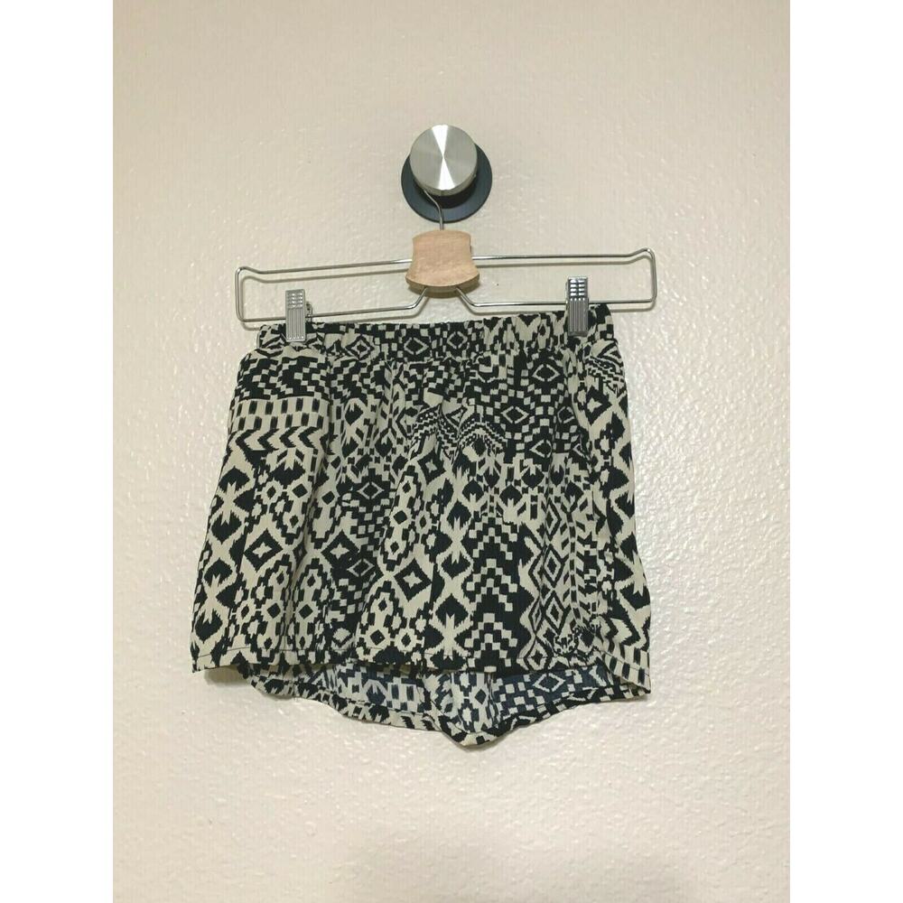 Love Culture Black Cream Geometric Tribal Ikat Print Elastic Waist Shorts